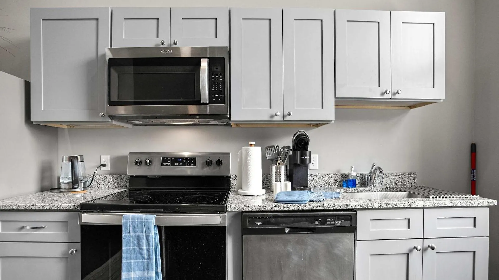 CozySuites Modern 1BR in Downtown Pitts 10 Pittsburgh Apartment